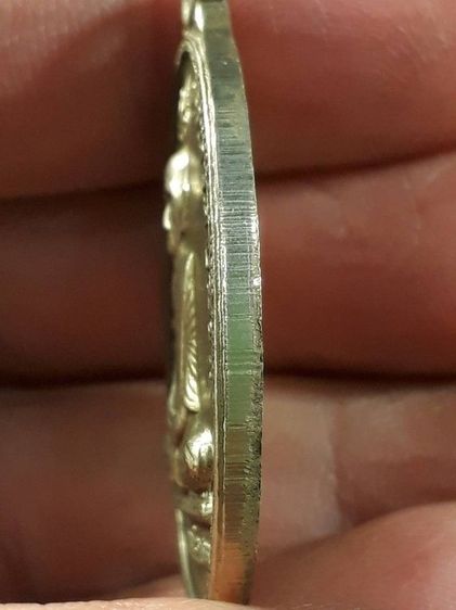 เหรียญสรงน้ำหลวงพ่อพรหม วัดช่องแค จ.นครสวรรค์ ปี2517 เนื้ออัลปาก้าสภาพสวย รูปที่ 3