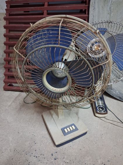 พัดลมเก่า2ตัว