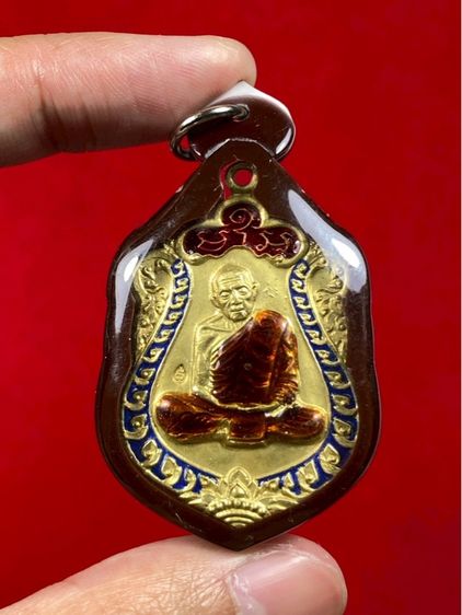 🔺เหรียญเสมาลงยาหลวงปู่ทิม วัดละหารไร่ จังหวัดระยอง ที่ระลึกฉลองอายุครบแปดรอบปี 2518 พร้อมเลี่ยมบูชา