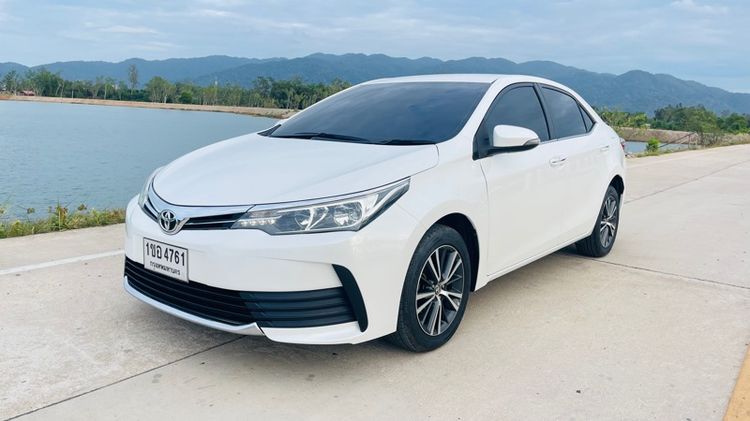 รถ Toyota Altis 1.8 E สี ขาว