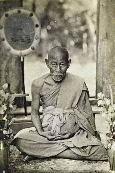 เหรียญหลวงพ่อจง วัดหน้าต่างนอก ปี2487 สภาพสวยมากไม่ผ่านการใช้กะหลั่ยทองเต็มองค์ พระเพิ่งแลกของออกมาจากตู้เซฟบ้านลูกค้า พระสวยระดับแชมป์ ครับ รูปที่ 9