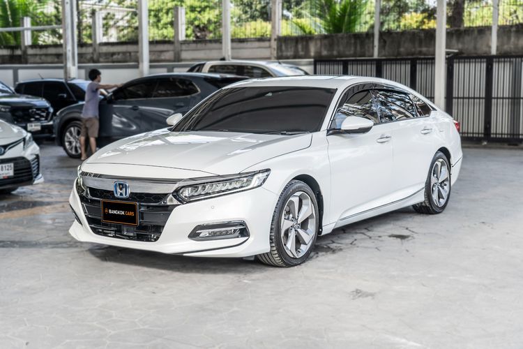 รถ Honda Accord 2.0 e:HEV Tech สี ขาว