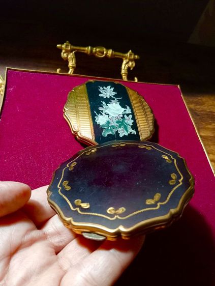 เก่าโบราณงานอังกฤษ..ตลับแป้งเนื้อทองเหลืองเดิมสภาพเยี่ยม รูปที่ 13