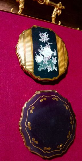 เก่าโบราณงานอังกฤษ..ตลับแป้งเนื้อทองเหลืองเดิมสภาพเยี่ยม รูปที่ 7