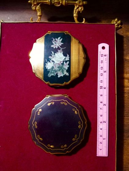 เก่าโบราณงานอังกฤษ..ตลับแป้งเนื้อทองเหลืองเดิมสภาพเยี่ยม รูปที่ 3