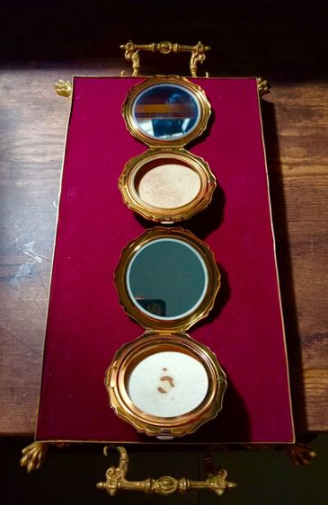 เก่าโบราณงานอังกฤษ..ตลับแป้งเนื้อทองเหลืองเดิมสภาพเยี่ยม รูปที่ 2