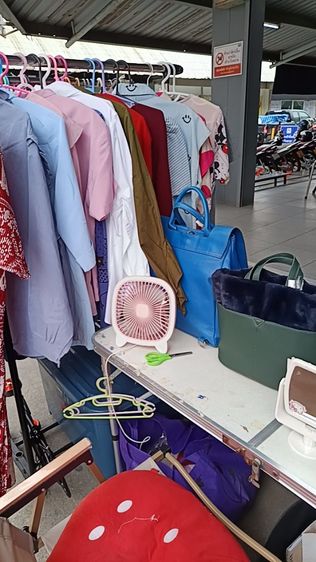 เสื้อผ้ากระเป๋ามือ2สภาพสวยขายราคาเหมาๆกดดูนะคะ รูปที่ 2