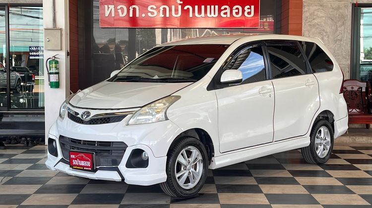 รถ Toyota Avanza 1.5 S Touring สี ขาว