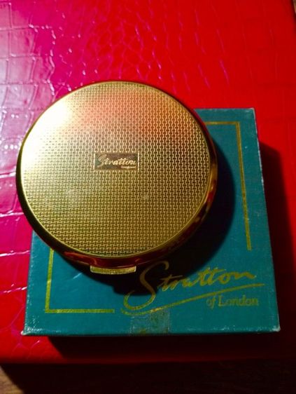 อังกฤษ..ตลับแป้งเนื้อทองเหลืองเก่าโบราณงานอังกฤษสภาพเยี่ยม รูปที่ 14