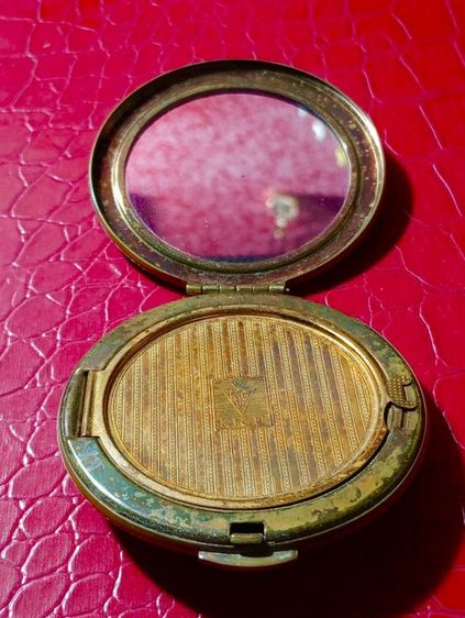 อังกฤษ..ตลับแป้งเนื้อทองเหลืองเก่าโบราณงานอังกฤษสภาพเยี่ยม รูปที่ 16