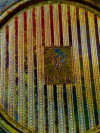 อังกฤษ..ตลับแป้งเนื้อทองเหลืองเก่าโบราณงานอังกฤษสภาพเยี่ยม รูปที่ 8