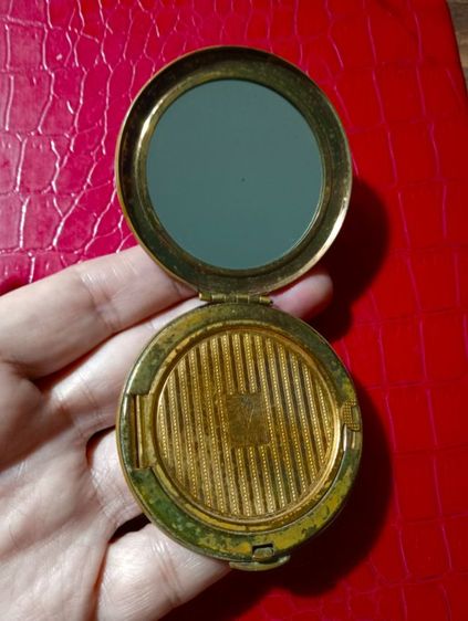 อังกฤษ..ตลับแป้งเนื้อทองเหลืองเก่าโบราณงานอังกฤษสภาพเยี่ยม รูปที่ 17