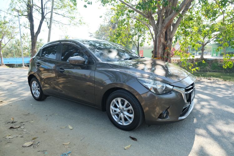 Mazda Mazda 2 2016 1.3 Sports High Plus Sedan เบนซิน ไม่ติดแก๊ส เกียร์อัตโนมัติ น้ำตาล
