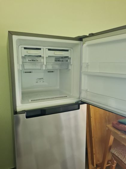 ตู้เย็น Samgsung เจ้าของย้ายบ้าน ขายราคาถูก ขนาด 11.7  คิว  2 ประตู  มีถาดทำน้ำแข็ง 2 ถาด 5 แถว  ผลิตน้ำแข็งเก็บได้มาก  สายดื่มถูกใจ สภาพดี รูปที่ 5