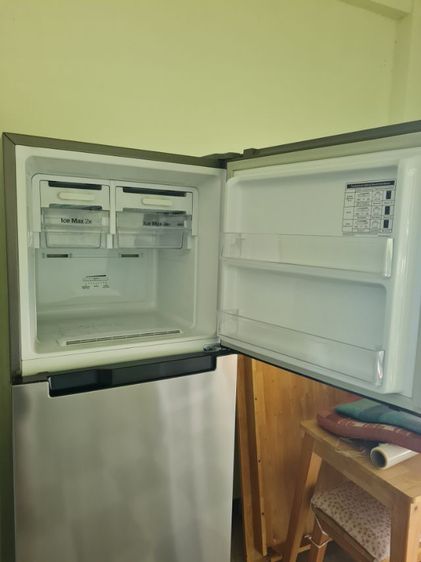 ตู้เย็น Samgsung เจ้าของย้ายบ้าน ขายราคาถูก ขนาด 11.7  คิว  2 ประตู  มีถาดทำน้ำแข็ง 2 ถาด 5 แถว  ผลิตน้ำแข็งเก็บได้มาก  สายดื่มถูกใจ สภาพดี รูปที่ 3