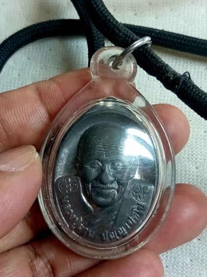 หลวงปู่ผ่าน ไม่ทราบรุ่นพร้อมสร้อยแขวน