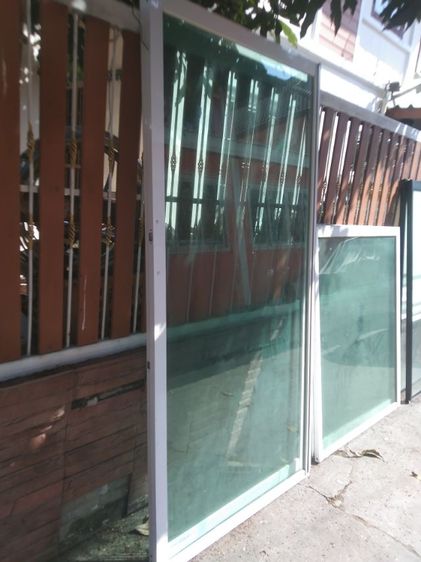ขายประตูกระจกอลูมิเนียมบานละ 1,000 รูปที่ 4