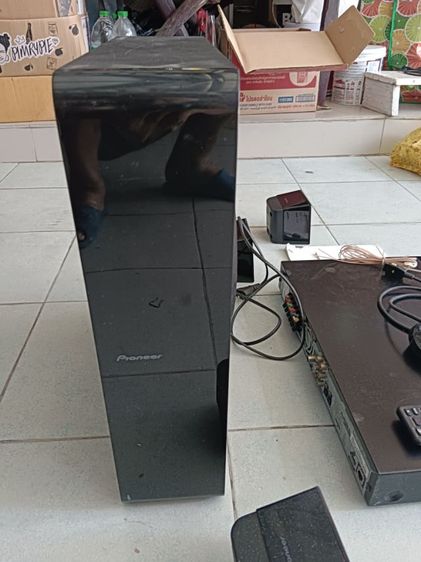 ขายเครื่องเล่นบลูเรย์เป็นโฮมเธียเตอร์5.1 มีเซนเตอร์ คู่หน้า คู่หลัง และซับวูฟเฟอร์ ยี่ห้อPioneer มีช่องต่อสัญญาณได้ดังรูป  รูปที่ 8