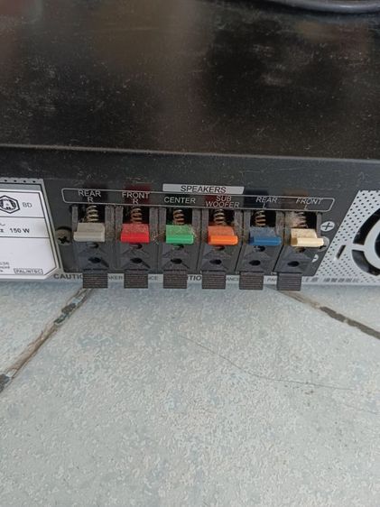 ขายเครื่องเล่นบลูเรย์เป็นโฮมเธียเตอร์5.1 มีเซนเตอร์ คู่หน้า คู่หลัง และซับวูฟเฟอร์ ยี่ห้อPioneer มีช่องต่อสัญญาณได้ดังรูป  รูปที่ 4