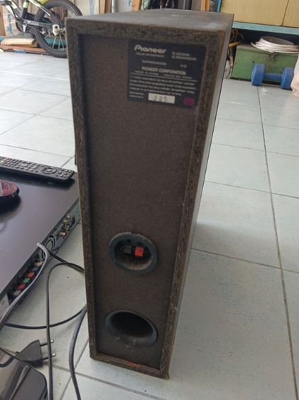 ขายเครื่องเล่นบลูเรย์เป็นโฮมเธียเตอร์5.1 มีเซนเตอร์ คู่หน้า คู่หลัง และซับวูฟเฟอร์ ยี่ห้อPioneer มีช่องต่อสัญญาณได้ดังรูป  รูปที่ 9