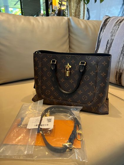 (ส่งต่อ) ของแท้  LV Flower Tote Monogram Brown พร้อมใบเสร็จและสายยาว สภาพสวยมาก รูปที่ 6