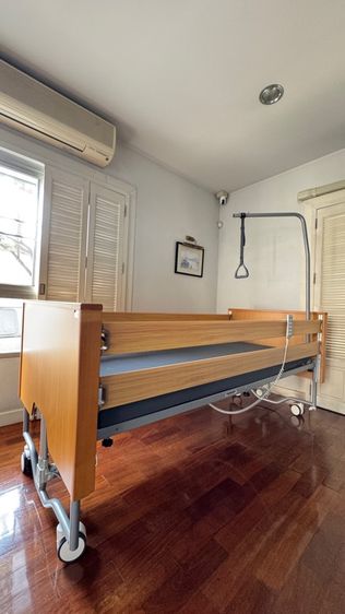 เตียงผู้ป่วยไฟฟ้าปรับระดับ