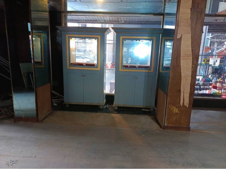 ตู้โชว์ไม้จริง