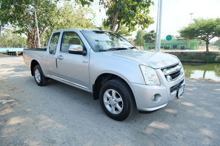 Isuzu D-Max 2.5SLX CAB เกียร์ธรรมดา สีบรอนซ์เงิน ปี 2011