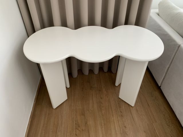 ขายโต๊ะสีขาว ซื้อจาก SB Design แบรนด์ maison co.
มีรอยเปื้อนบางจุดที่หน้าโต๊ะ ราคาเต็ม 2x,xxx
ส่งต่อ 6500 มารับเองแถวมีนบุรี รูปที่ 4