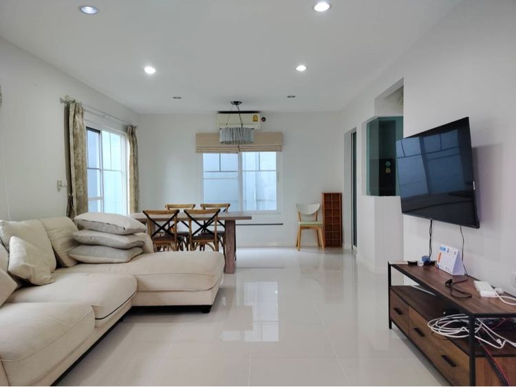 ตกแต่งครบ 2017 ขายด่วน บ้าน Villaggio รังสิต คลอง 3  ทำเลดีที่สุด หน้าโครงการ ตรงข้ามฟิตเนส สระว่ายน้ำ บ้านใหม่มาก ราคาเท่าทุน รูปที่ 2