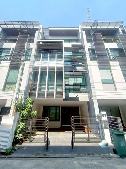 ทาวน์โฮม4ชั้น  พระราม9 