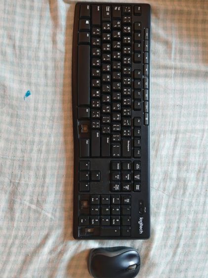 คีย์บอร์ดพร้อมเมาส์​ บลูทูธ​ไร้สาย​ ​มือสอง​ Logitech ใช้ดีมาก​ ปุ่มหลุด​ 2 อันแต่ยังกดได้​ 