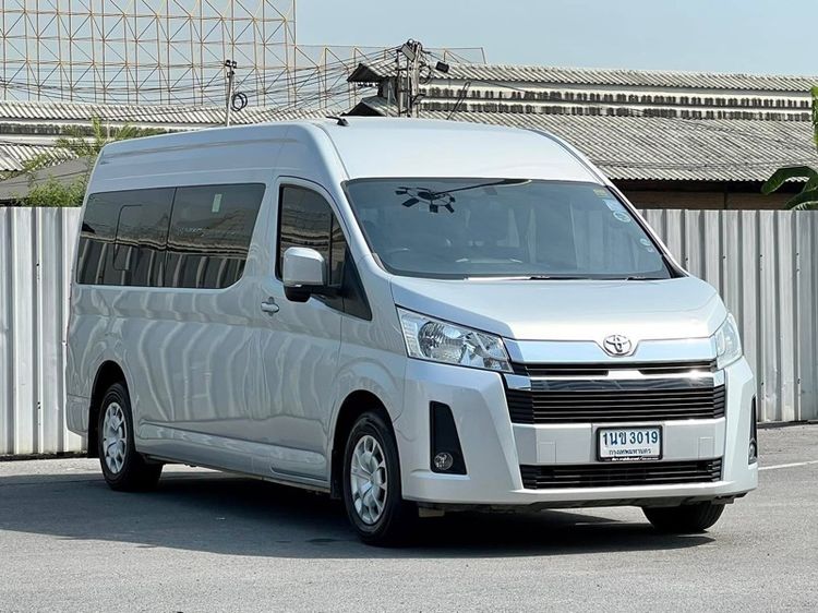 รถ Toyota Commuter 2.8 สี เทา