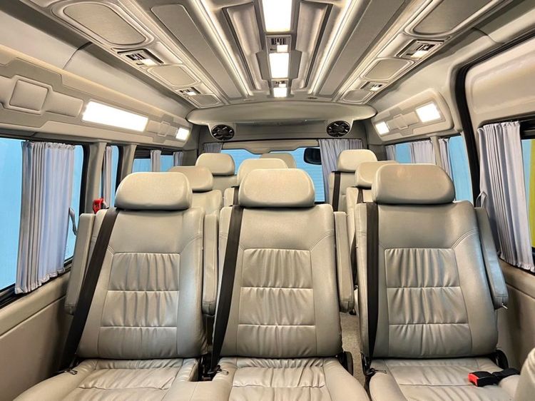 Toyota Commuter 2020 2.8 Van ดีเซล ไม่ติดแก๊ส เกียร์ธรรมดา เทา รูปที่ 4