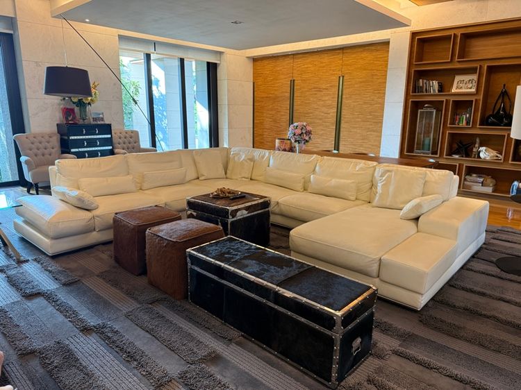 ขาว 4+ ที่นั่ง โซฟาหนังแท้ทั้งตัว รูปตัวยู หมอนขนเป็ด