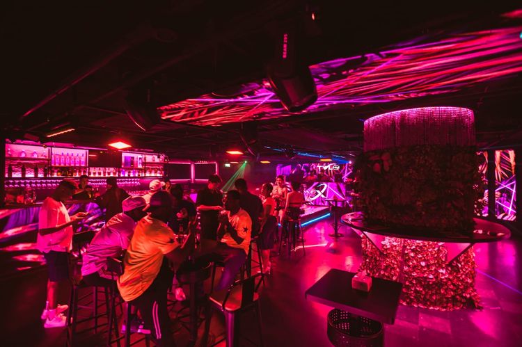 ไนท์คลับขนาด 330+ ตร.ม. ใจกลางสุขุมวิท ทำเลทอง ขายหรือให้เช่า พร้อมอุปกรณ์ครบ และ พร้อมเปิดดำเนินการทันที