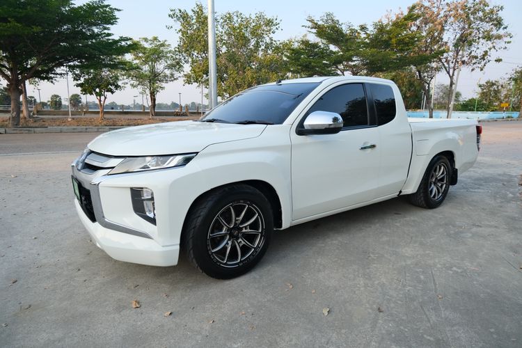 Mitsubishi Triton 2020 2.5 GLX Pickup ดีเซล ไม่ติดแก๊ส เกียร์ธรรมดา ขาว รูปที่ 3