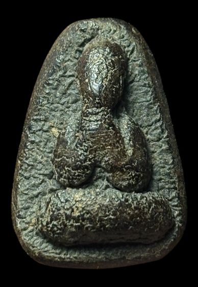 พระปิดตาหลวงพ่อผุดวัดวังเวียน จันทบุรี เนื้อผงคลุกรัก