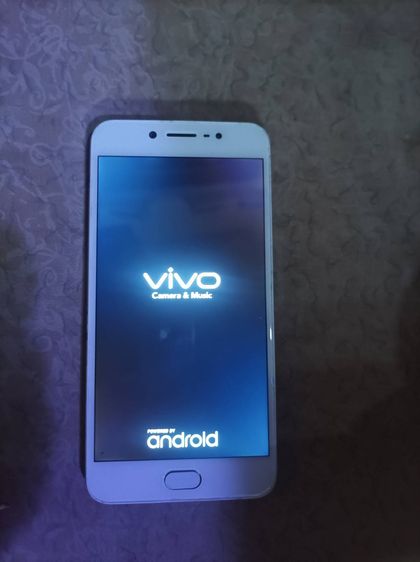 VIVO รุ่น y67สีทอง ใช้งานได้ดี บอดี้สวยจอสวยไม่แตกบิ่น พร้อมใช้งาน  ขายเพียง 590 บาท  