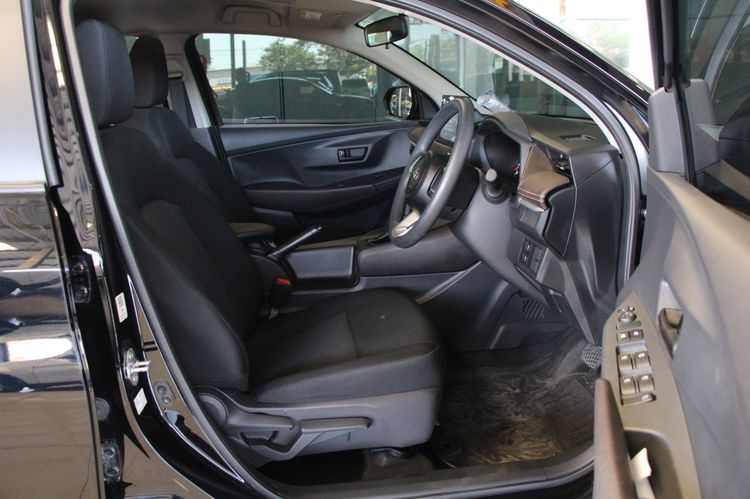 Toyota Yaris ATIV 2024 1.2 Sport Sedan เบนซิน ไม่ติดแก๊ส เกียร์อัตโนมัติ ดำ รูปที่ 3