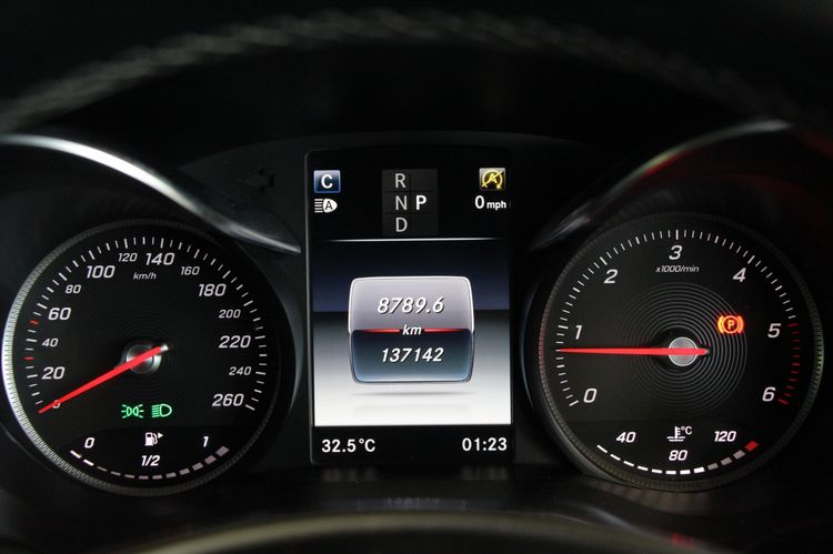 Mercedes-Benz GLC-Class 2019 GLC250d Utility-car ดีเซล ไม่ติดแก๊ส เกียร์อัตโนมัติ ดำ รูปที่ 4