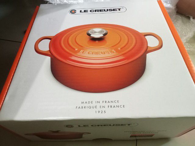 Leccreusetหม้อเหล็กหล่อนำเข้าจากฝรั่งเศสของแถม2ชิ้น