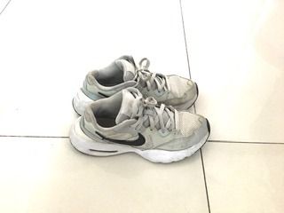 ของใช้ส่วนตัว NIKE RUNNING SHOES