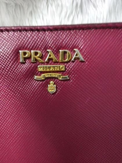 กระเป๋าสตางค์ สองพับ Prada สีชมพู ของแท้ รูปที่ 2