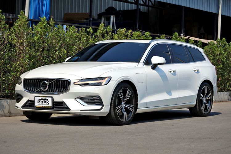 รถ Volvo V60 2.0 T8 Inscription 4WD สี ขาว