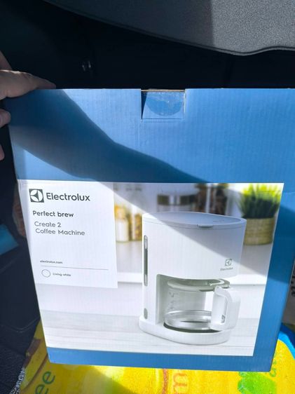 เครื่องชงกาแฟ แบบหยดหรือแบบดริปไฟฟ้า ELECTROLUX รุ่น E2CM1-200W กำลัง 1,000 วัตต์ สีขาว