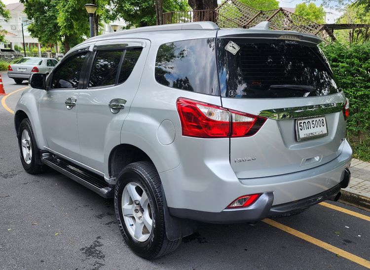 Isuzu MU-X 2016 3.0 4WD Utility-car ดีเซล เกียร์อัตโนมัติ บรอนซ์เงิน รูปที่ 3