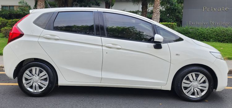 Honda Jazz 2017 1.5 S i-VTEC Sedan เบนซิน เกียร์อัตโนมัติ ขาว รูปที่ 2