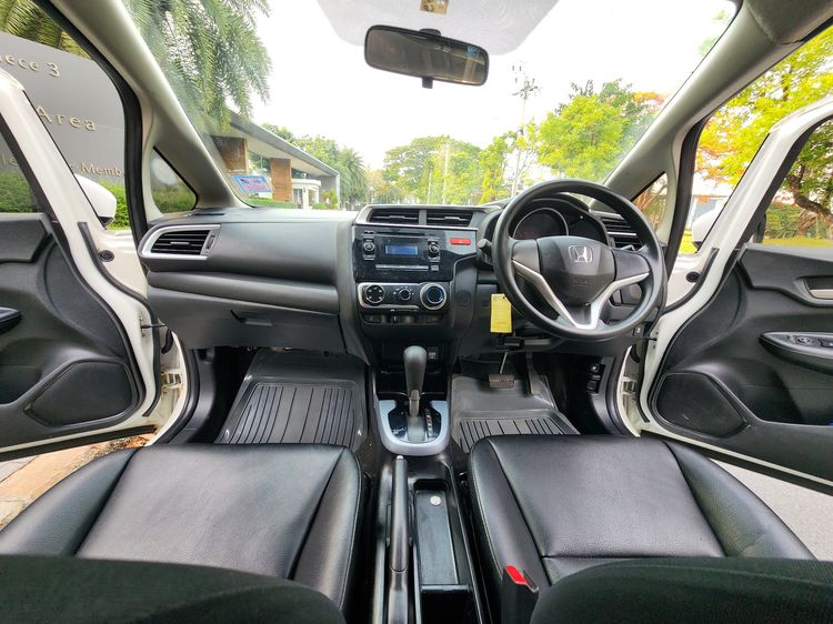 Honda Jazz 2017 1.5 S i-VTEC Sedan เบนซิน เกียร์อัตโนมัติ ขาว รูปที่ 4