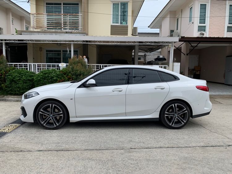 BMW Series 2 2021 220i Sedan เบนซิน ไม่ติดแก๊ส เกียร์อัตโนมัติ ขาว รูปที่ 3